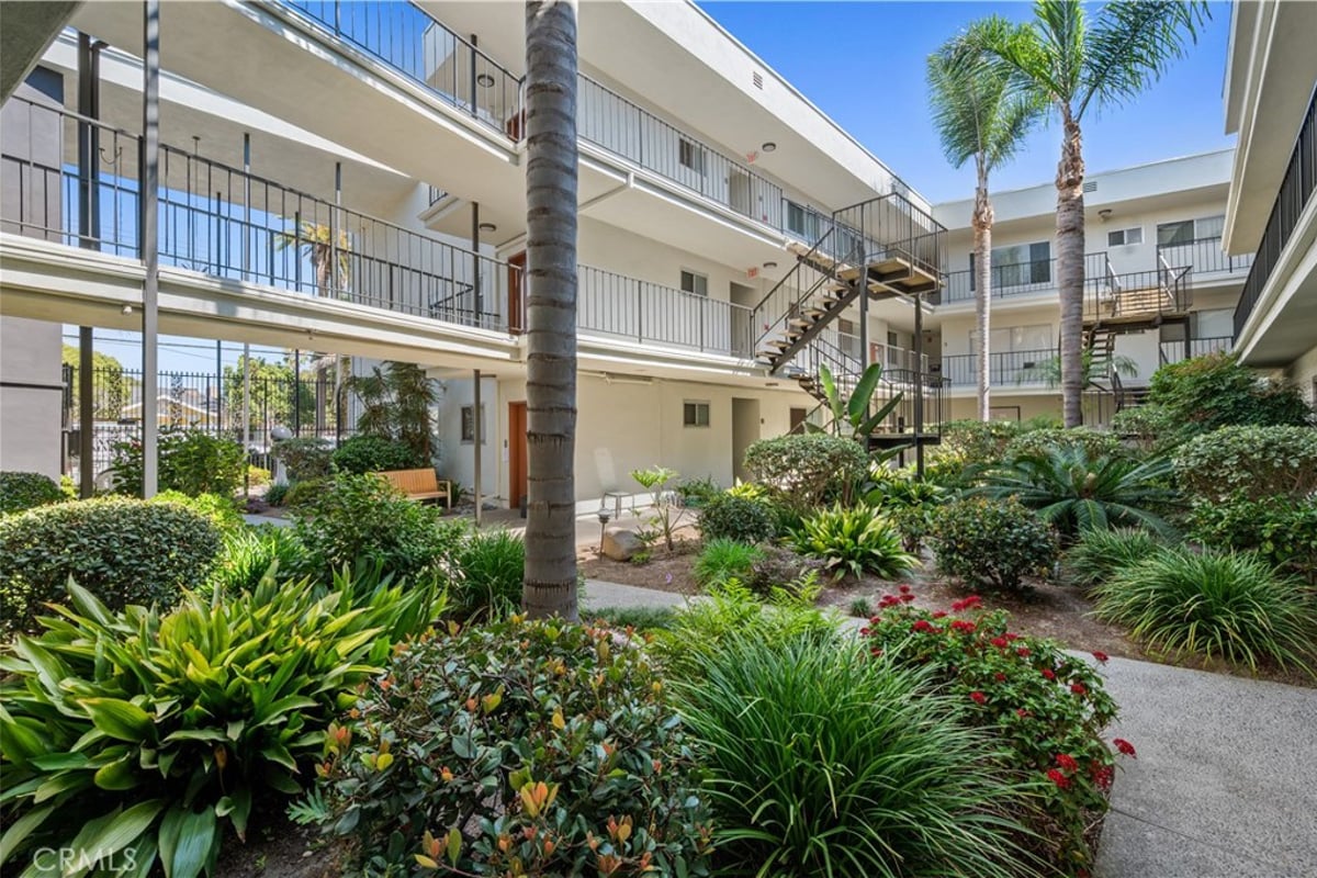 333 Junipero Avenue 1C, Long Beach, CA 90814 — photo 1 of 44