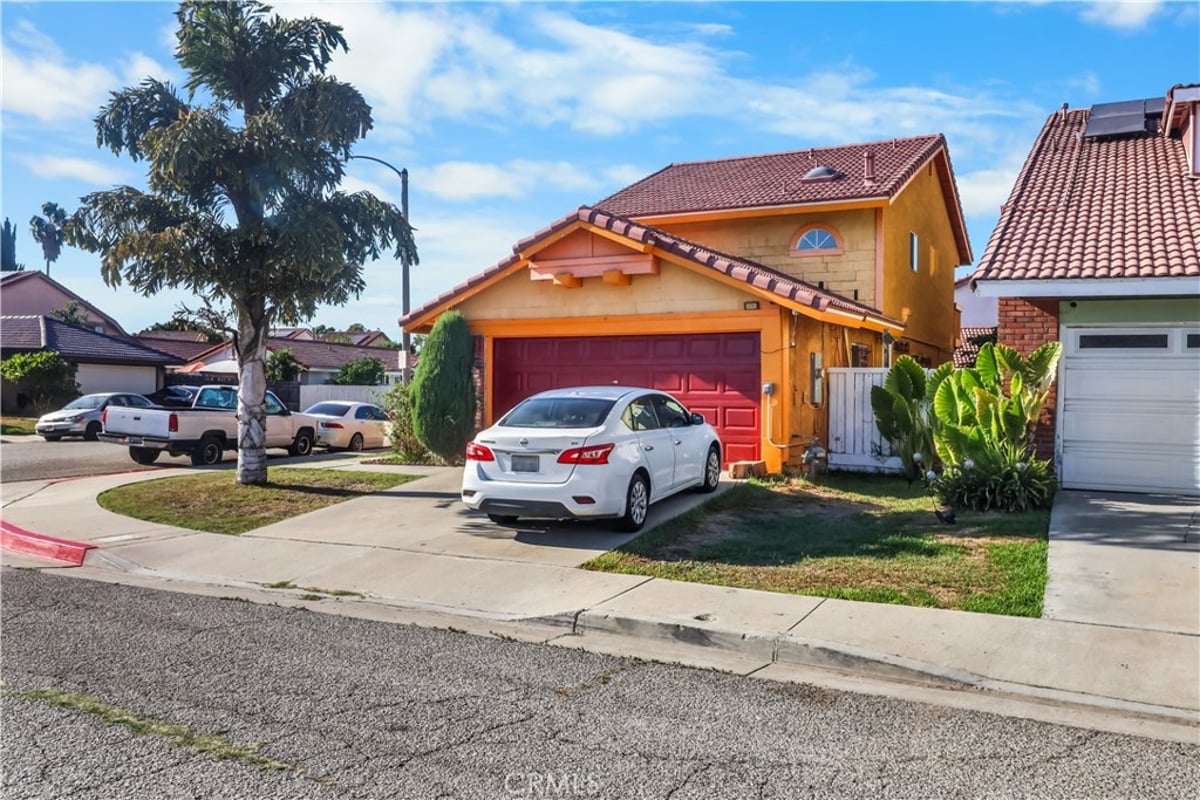 571 W Cypress Circle W, Compton, CA 90220 — photo 1 of 22