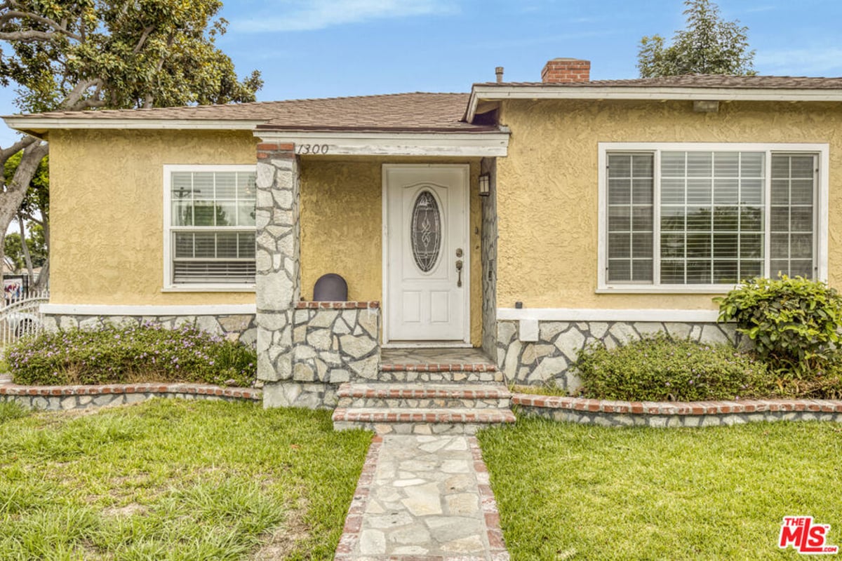 1300 S California Avenue, Compton, CA 90221 — photo 1 of 37