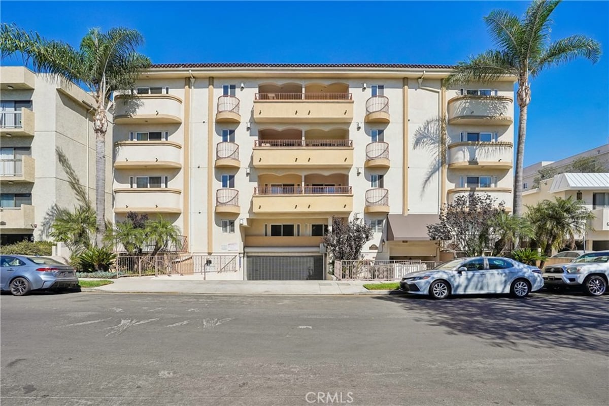 1828 Glendon Avenue PH1, Los Angeles, CA 90025 — photo 1 of 31