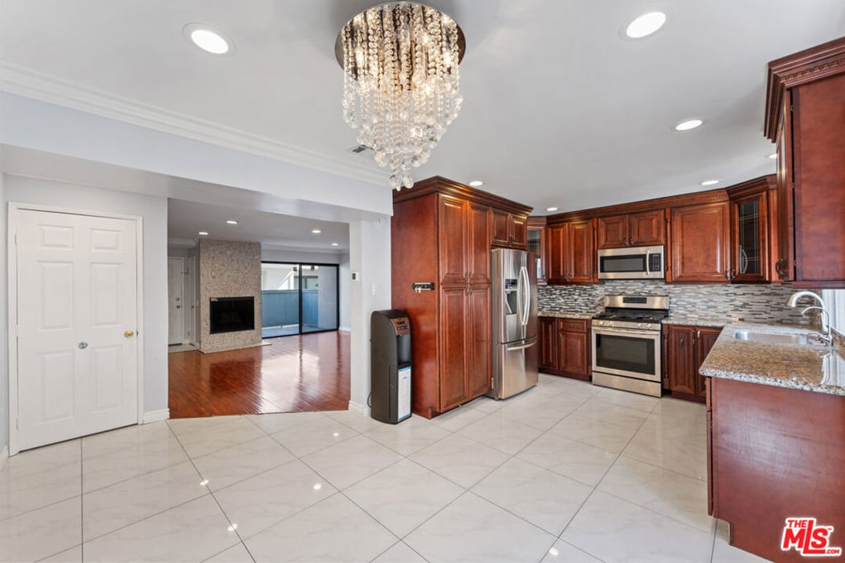 7869 Ventura Canyon Avenue 306, Panorama City, CA 91402 — photo 1 of 20