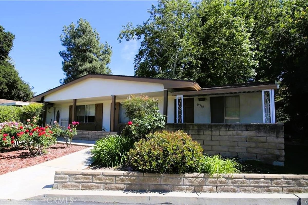 19364 Avenue Of The Oaks, Newhall, CA 91321 — photo 1 of 32