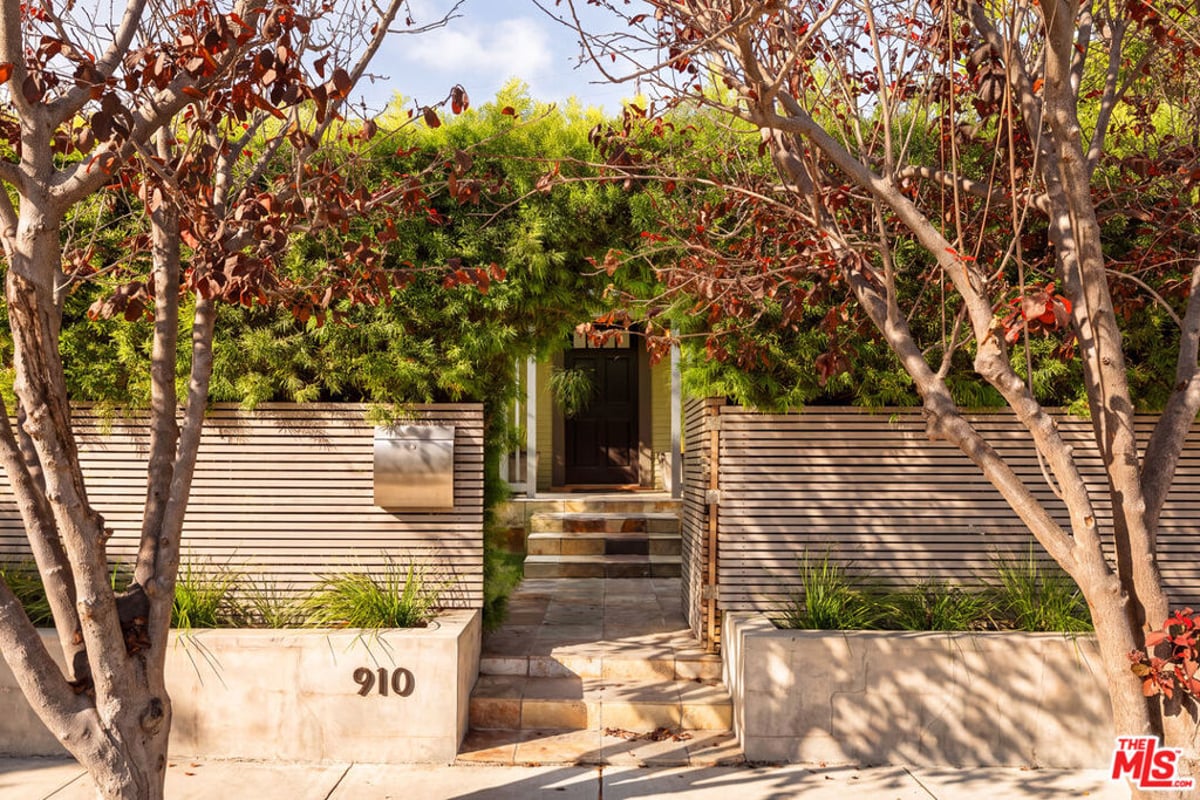910 Superba Avenue, Venice, CA 90291 — photo 1 of 25