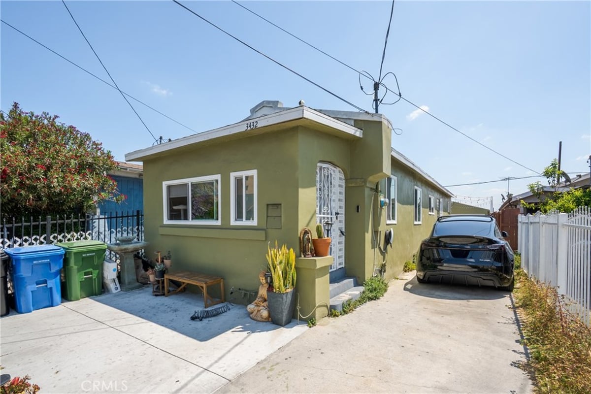 3432 Arlington, Los Angeles, CA 90018 — photo 1 of 26