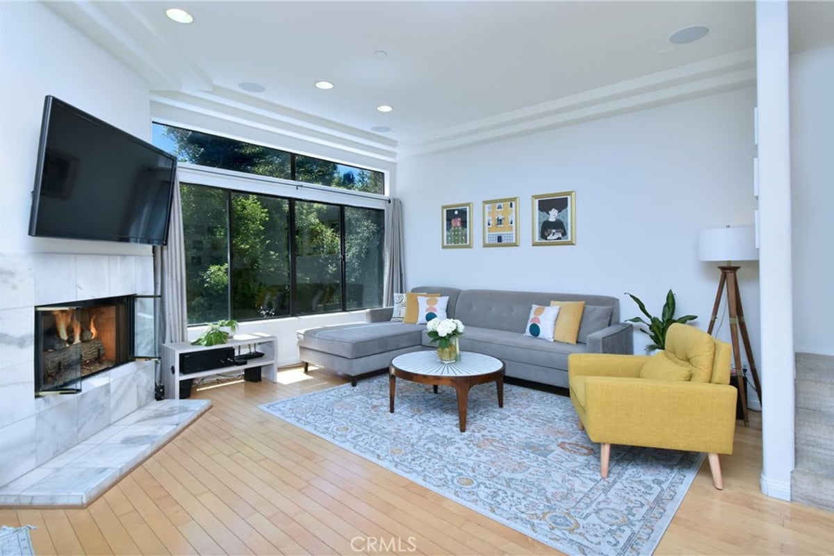 11847 Laurelwood 304, Studio City, CA 91604 — photo 1 of 36