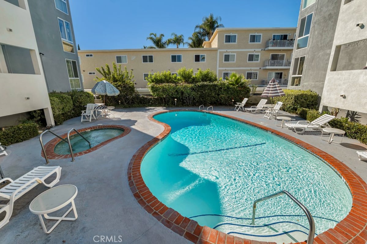 5454 Zelzah Avenue 204, Encino, CA 91316 — photo 1 of 37
