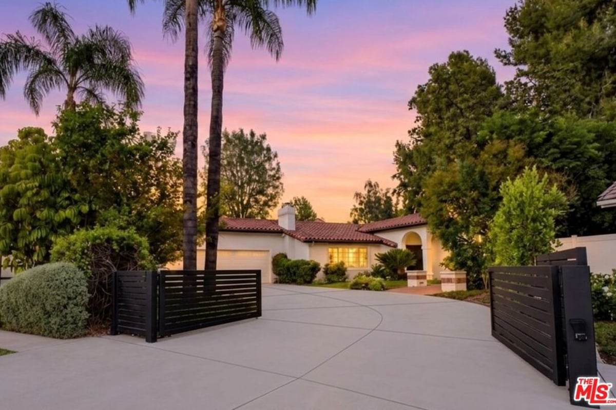 17615 Corinthian Drive, Encino, CA 91316 — photo 1 of 39