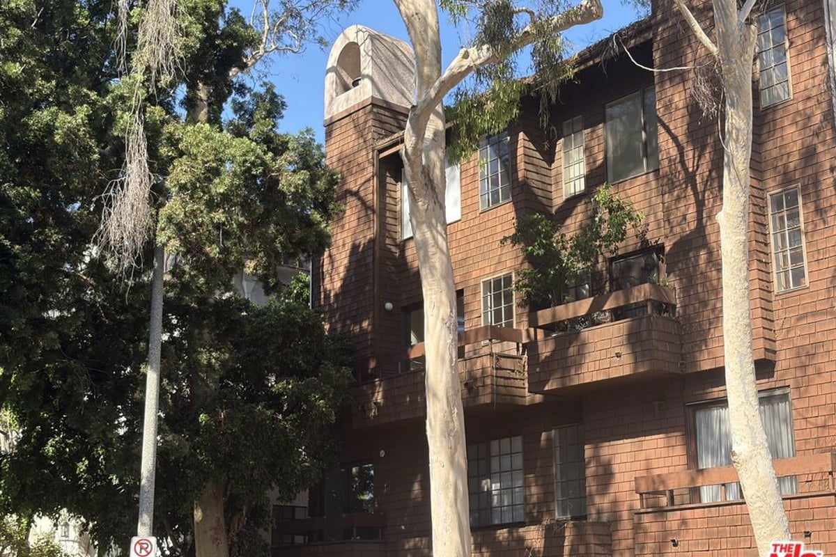 12815 Caswell Avenue 105, Los Angeles, CA 90066 — photo 1 of 2
