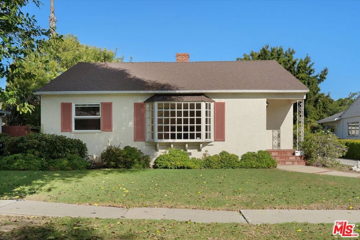 11827 Stanwood Drive, Los Angeles, CA 90066 — photo 1 of 18