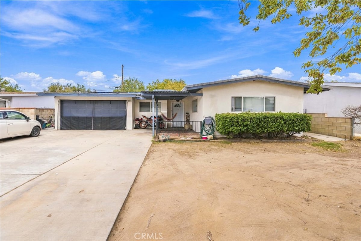 1021 W Avenue J13, Lancaster, CA 93534 — photo 1 of 24