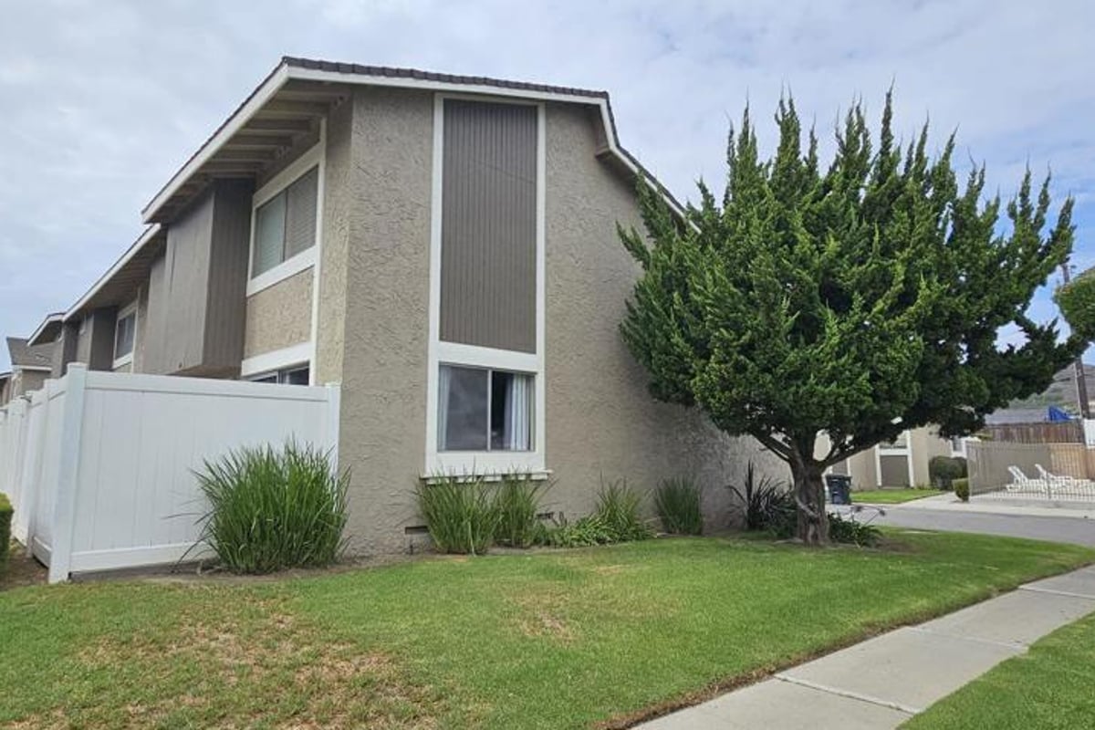 10 Bahia Circle 10, Santa Paula, CA 93060 — photo 1 of 16