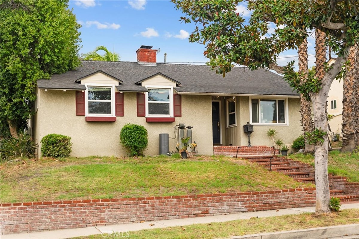 1912 N Kenneth Rd, Burbank, CA 91504 — photo 1 of 29