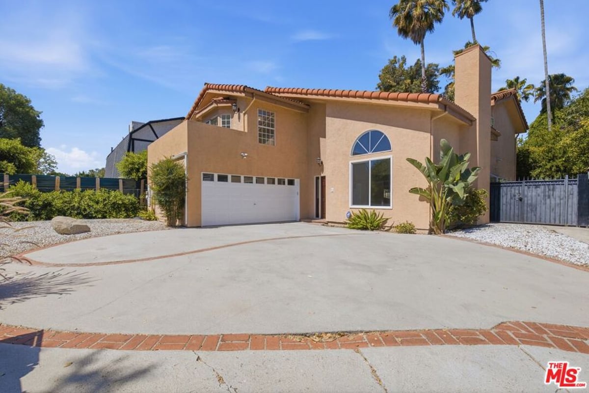 19250 Oxnard Street, Tarzana, CA 91356 — photo 1 of 39
