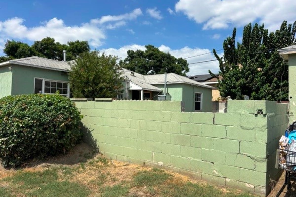 424 WARD Avenue S, Compton, CA 90221 — photo 1 of 9