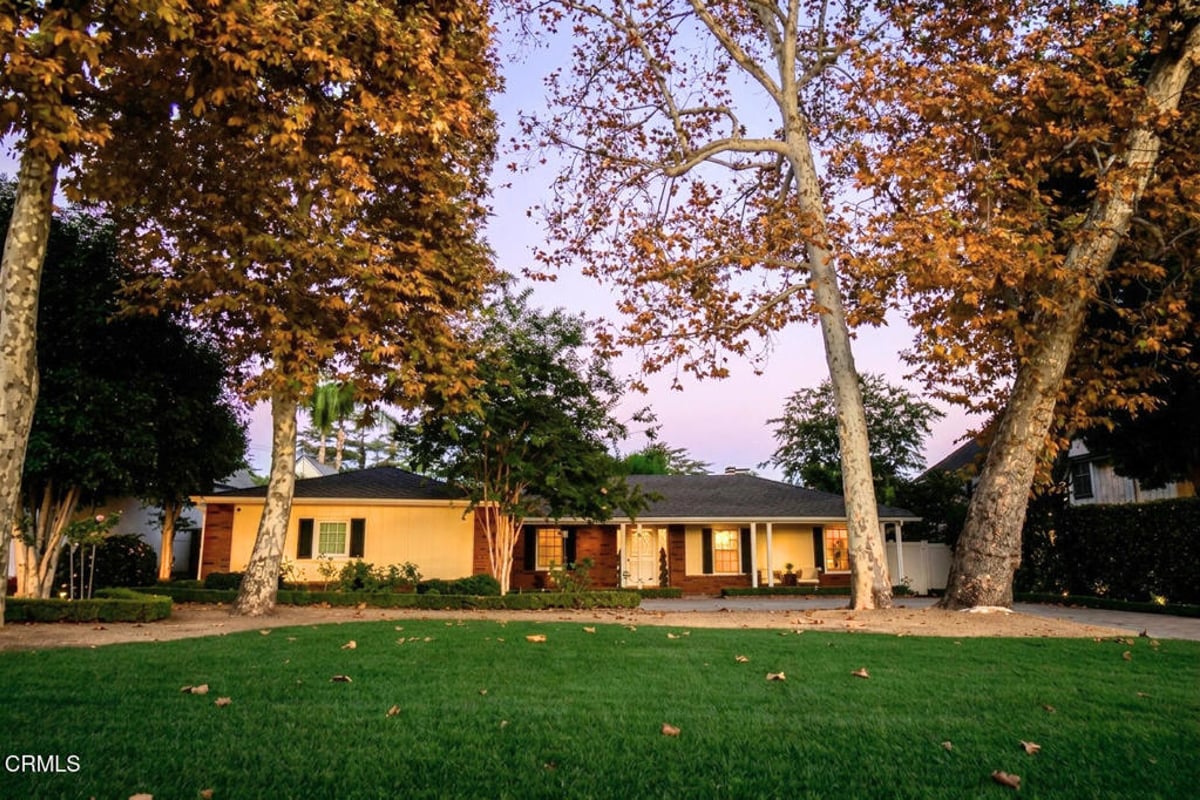 1524 Virginia Avenue, Glendale, CA 91202 — photo 1 of 25
