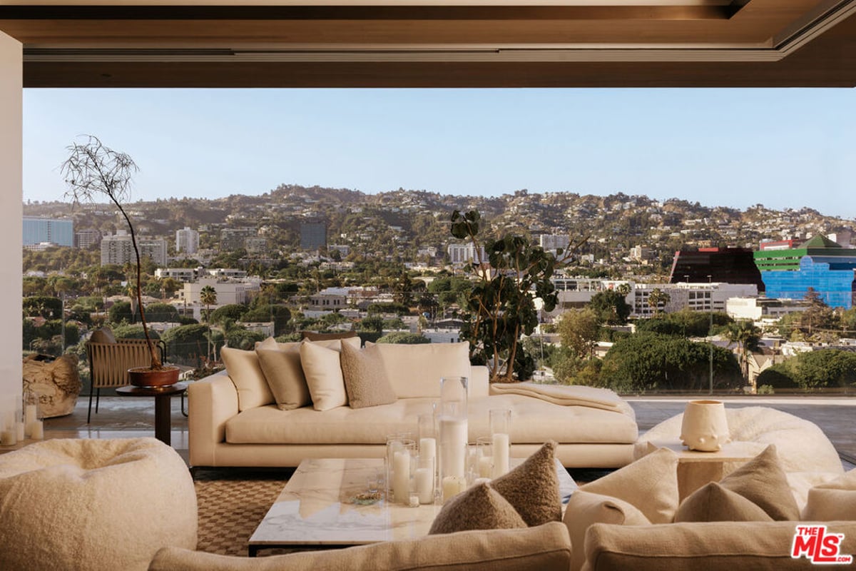 8899 Beverly Boulevard 8B, West Hollywood, CA 90048 — photo 1 of 27