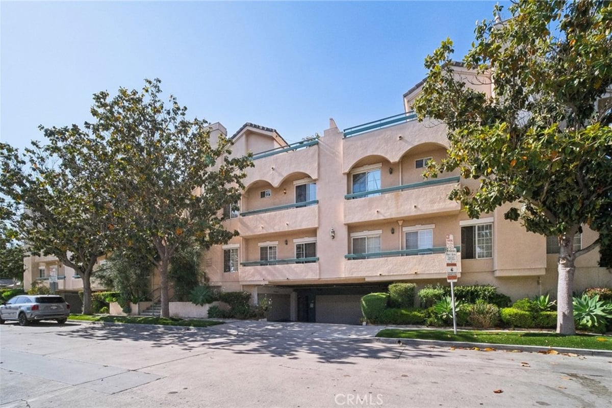 10659 Bloomfield Street, Toluca Lake, CA 91602 — photo 1 of 50