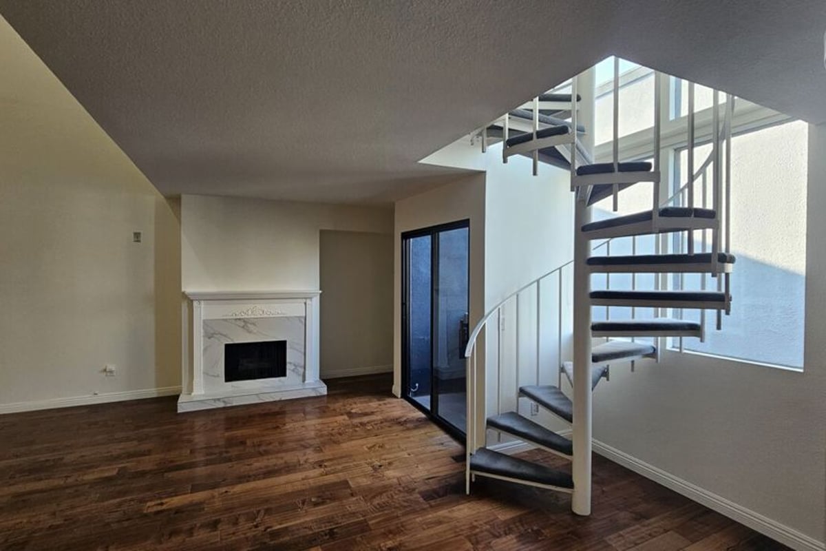 1940 N Highland Avenue 59, Los Angeles, CA 90068 — photo 1 of 32