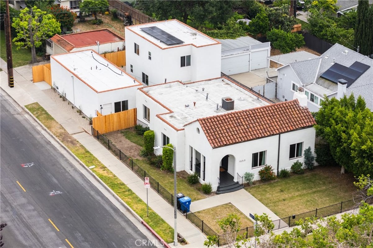 1050 S Plymouth, Los Angeles, CA 90019 — photo 1 of 60
