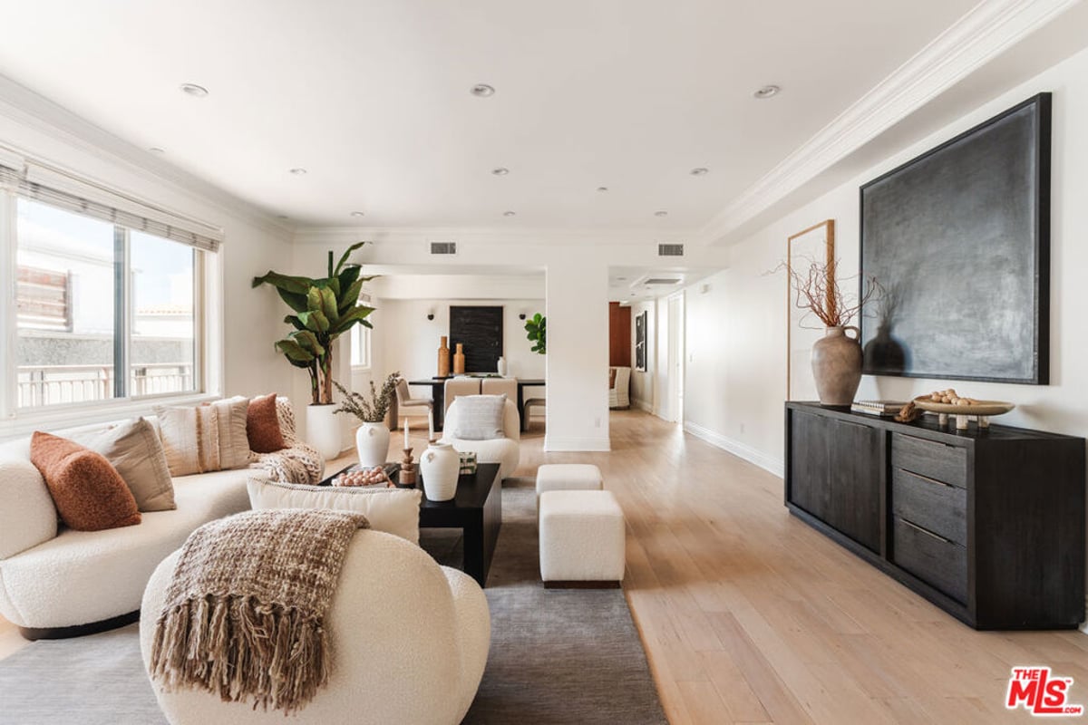 11749 Goshen Avenue 402, Los Angeles, CA 90049 — photo 1 of 39