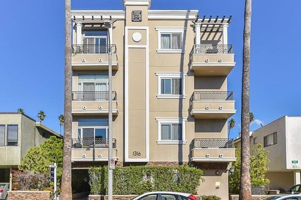 1316 Amherst 201, Los Angeles, CA 90025 — photo 1 of 10