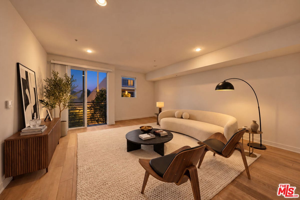 436 S Virgil Avenue 308, Los Angeles, CA 90020 — photo 1 of 16