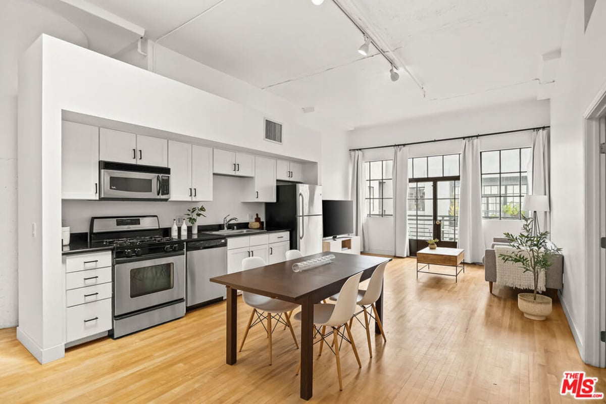 420 S San Pedro Street 628, Los Angeles, CA 90013 — photo 1 of 43