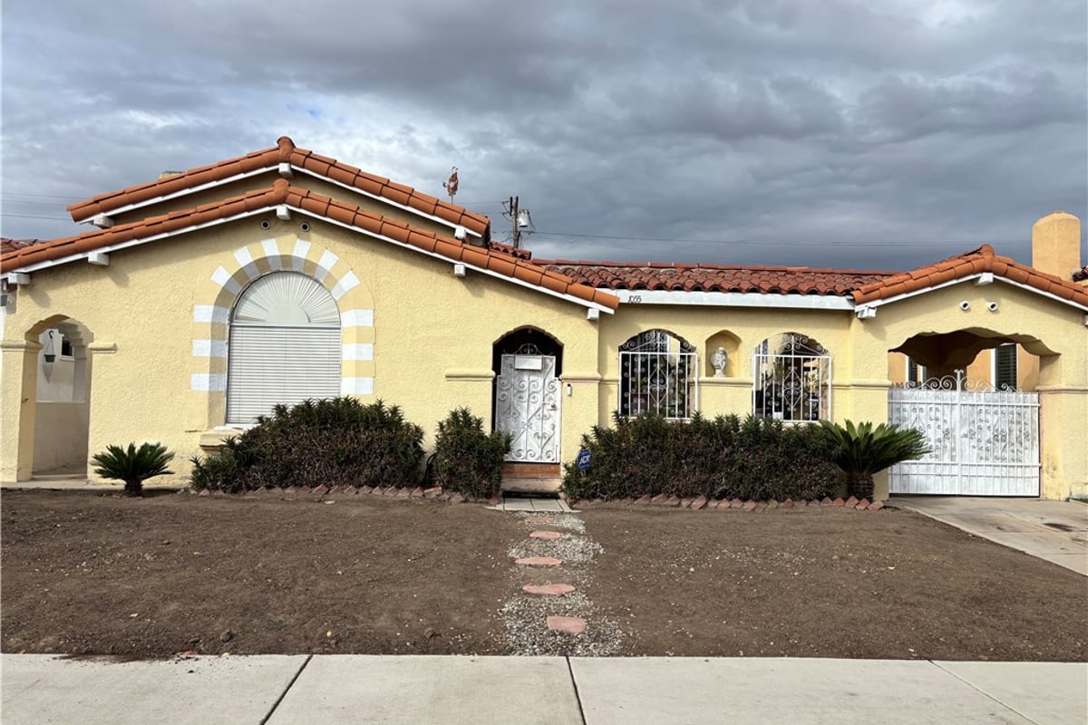 1055 W 82nd Street, Los Angeles, CA 90044 — photo 1 of 1