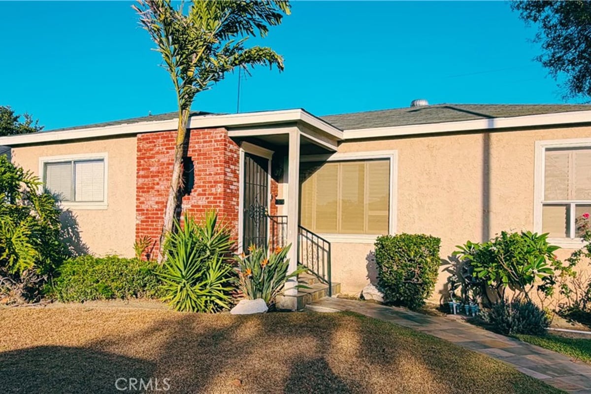 2100 Baltic Ave, Long Beach, CA 90810 — photo 1 of 4