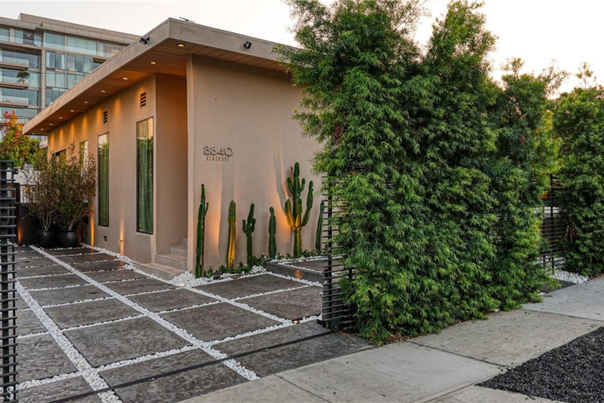 8840 Ashcroft, Los Angeles, CA 90048 — photo 1 of 34