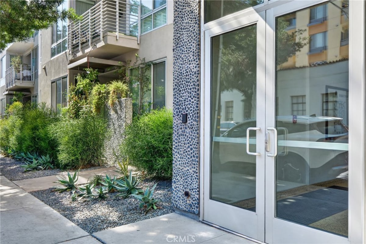 111 S De Lacey 306, Pasadena, CA 91105 — photo 1 of 34