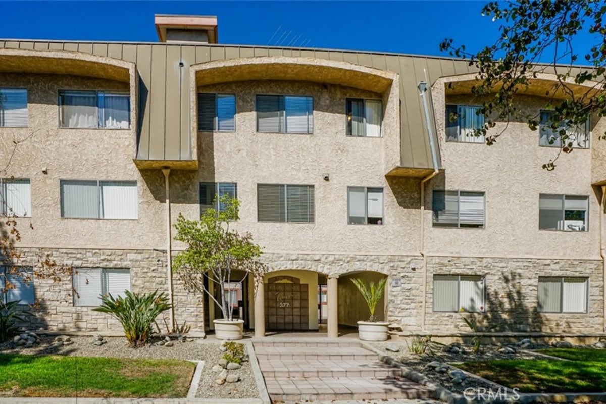 377 W California Avenue 27, Glendale, CA 91203 — photo 1 of 49