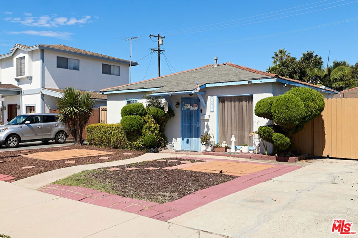12827 Walsh Avenue, Los Angeles, CA 90066 — photo 1 of 11