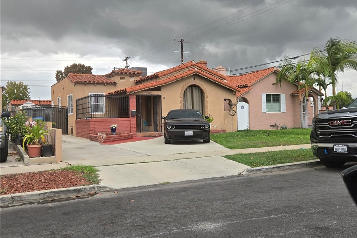 8905 Ruthelen, Los Angeles, CA 90047 — photo 1 of 15