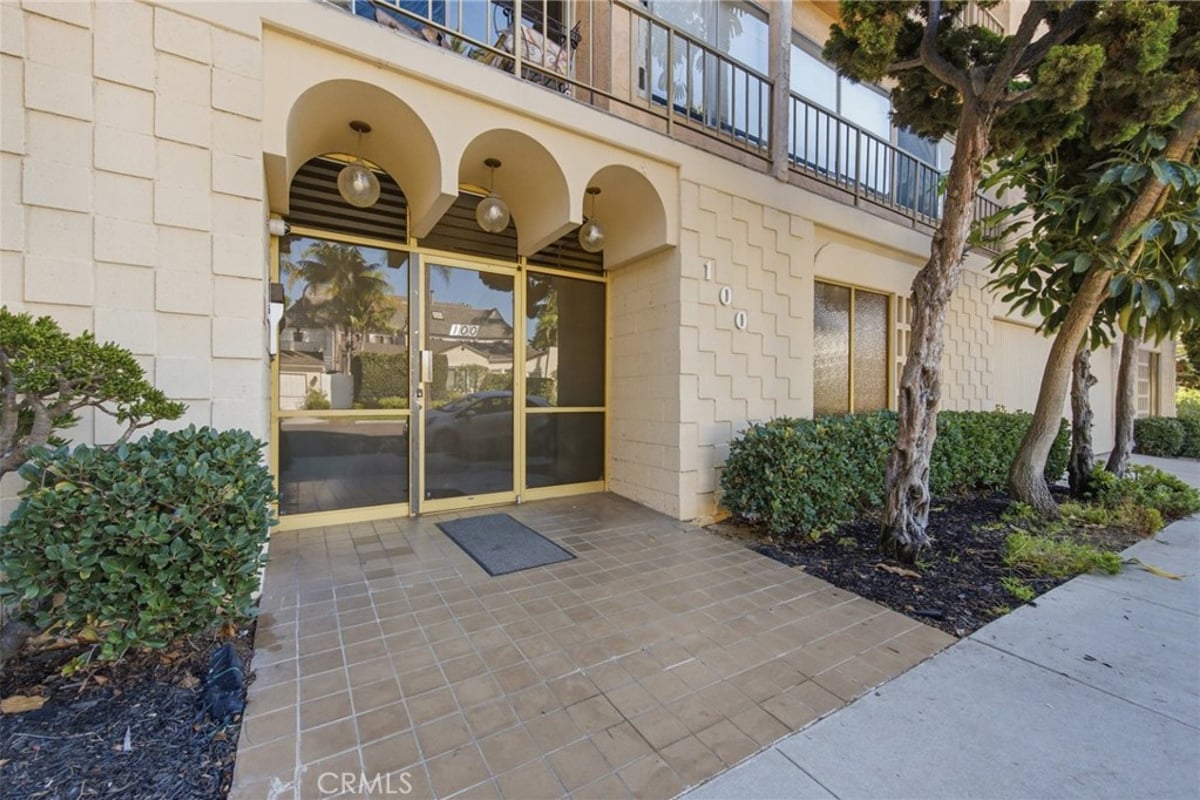 100 Loma 301, Long Beach, CA 90803 — photo 1 of 28