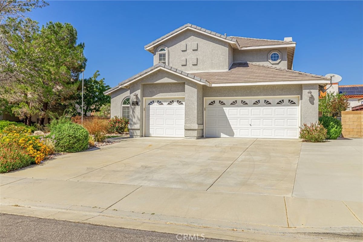 5613 W Avenue L1, Lancaster, CA 93536 — photo 1 of 48