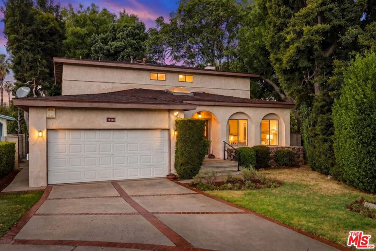 15435 Runnymede Street, Van Nuys, CA 91406 — photo 1 of 20