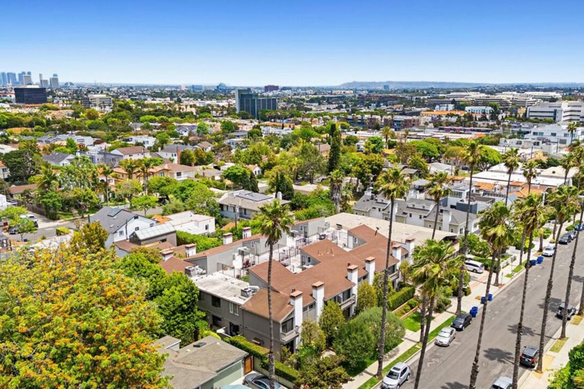 1015 21st Street B, Santa Monica, CA 90403 — photo 1 of 8