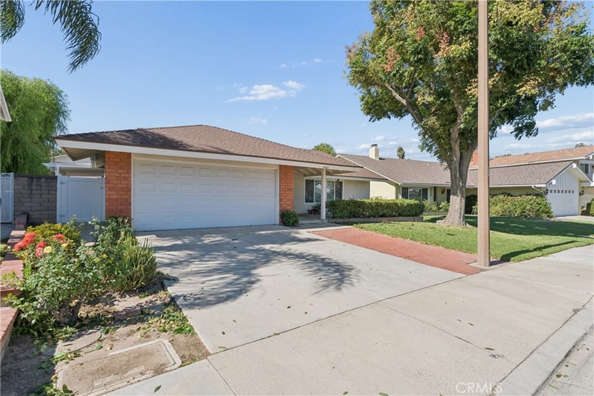 25303 Via Calinda, Valencia, CA 91355 — photo 1 of 2