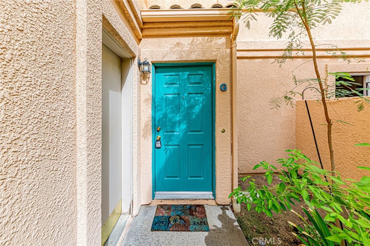 18862 Vista Del Canon G, Newhall, CA 91321 — photo 1 of 30
