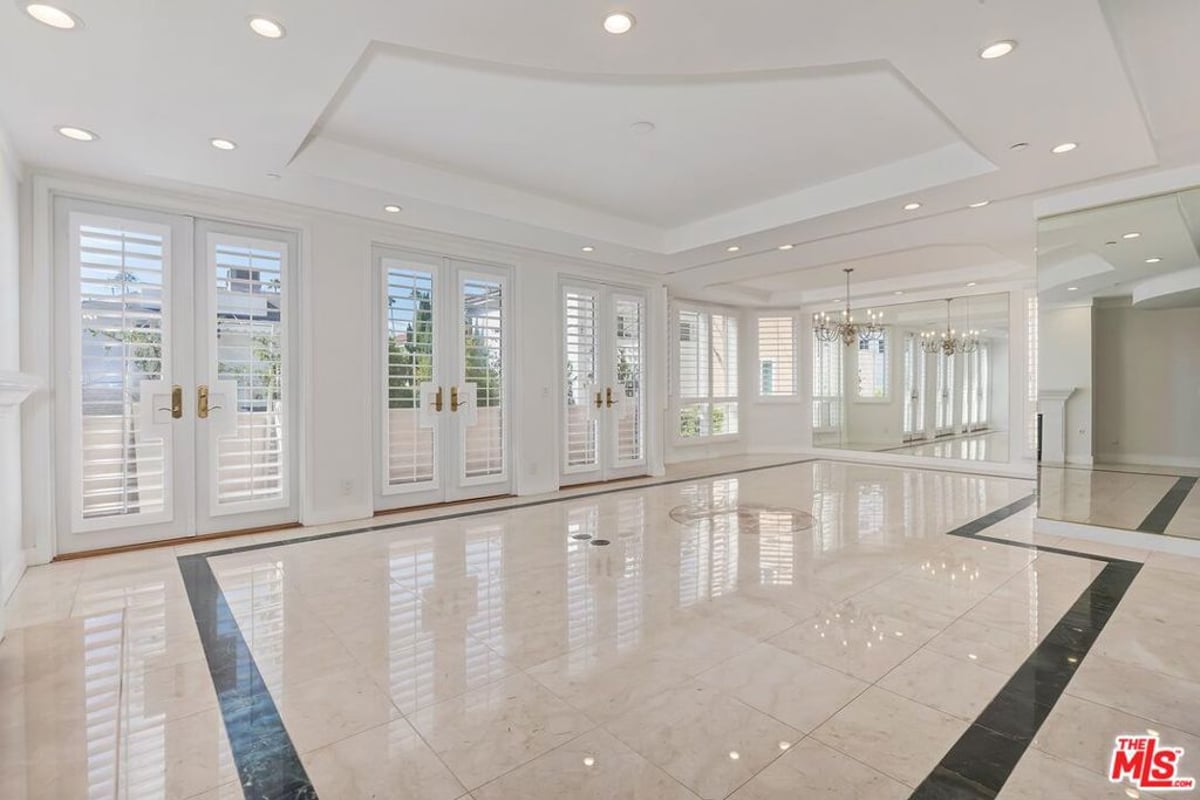 121 N Almont Drive 205, Beverly Hills, CA 90211 — photo 1 of 23