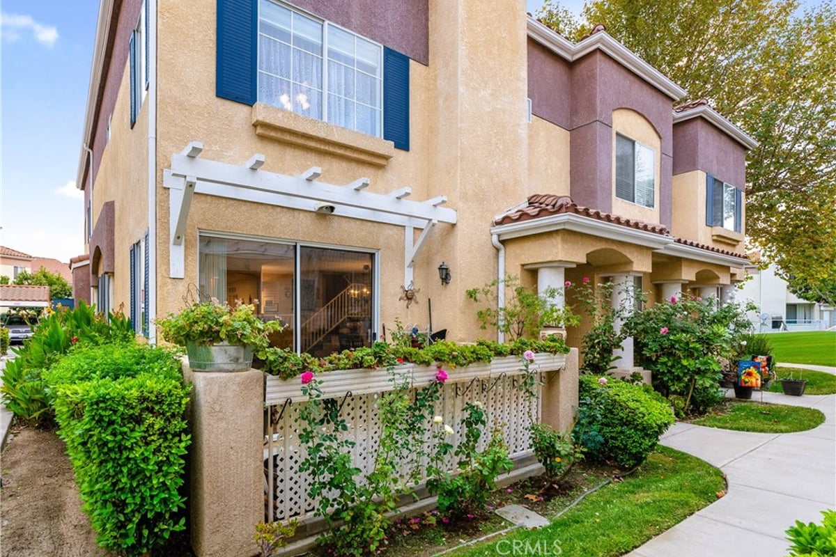 27010 Karns Court 61202, Canyon Country, CA 91387 — photo 1 of 54