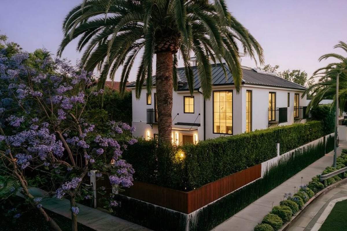 469 N Sweetzer Avenue, Los Angeles, CA 90048 — photo 1 of 42