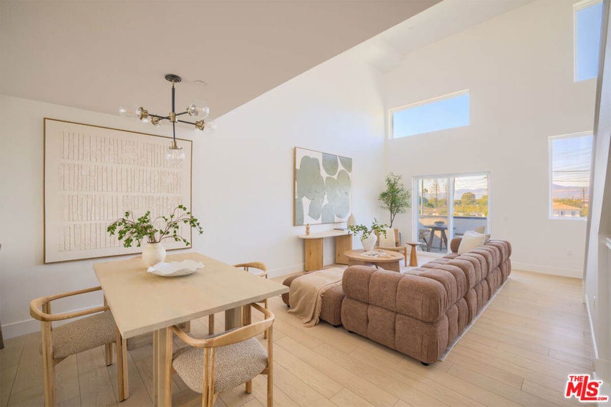 11214 Victory Boulevard 6, North Hollywood, CA 91606 — photo 1 of 22