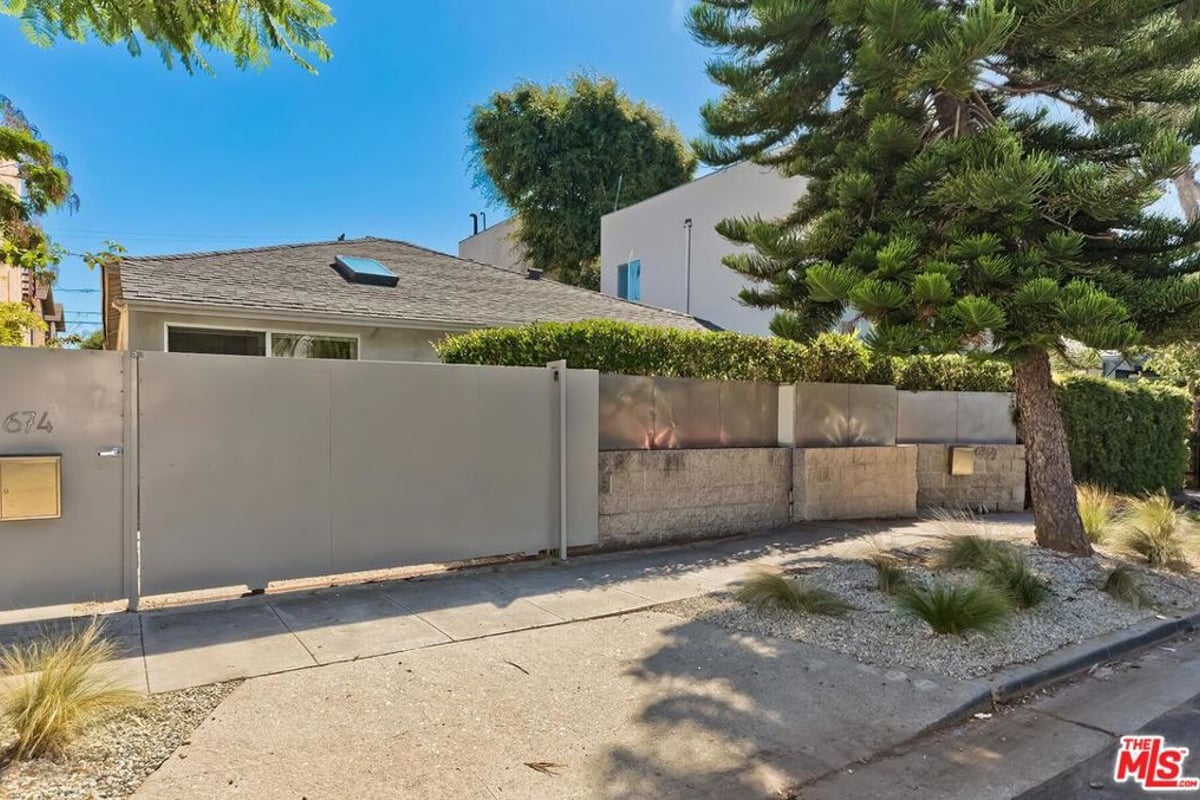 674 San Juan Avenue, Venice, CA 90291 — photo 1 of 25
