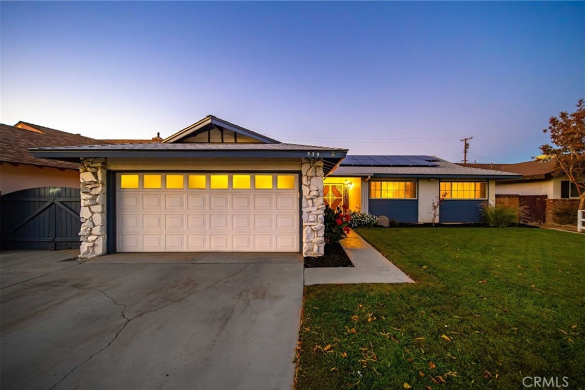 539 W Avenue J11, Lancaster, CA 93534 — photo 1 of 21