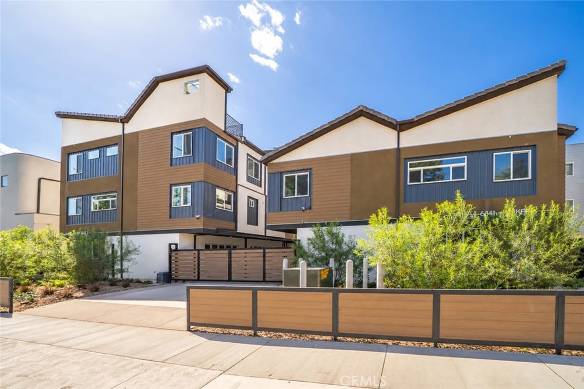 6829 N Haskell Avenue, Van Nuys, CA 91406 — photo 1 of 44