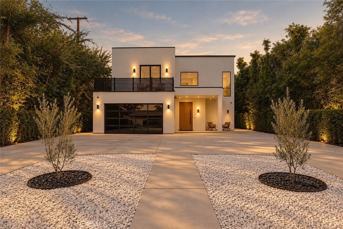 22816 Erwin, Woodland Hills, CA 91367 — photo 1 of 24