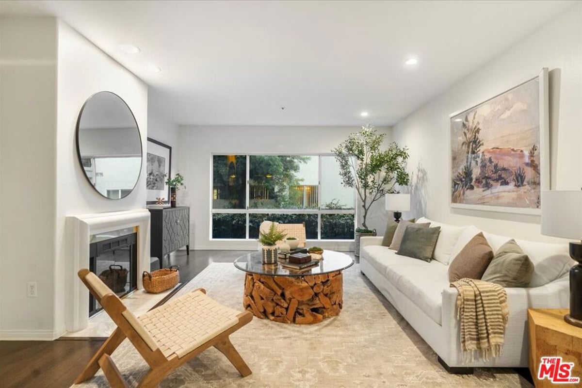 11855 Goshen Avenue 104, Los Angeles, CA 90049 — photo 1 of 30