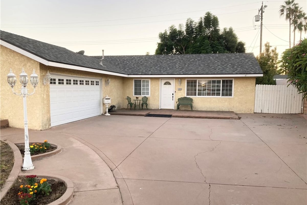 1273 Elsinor Avenue, Ventura, CA 93004 — photo 1 of 25